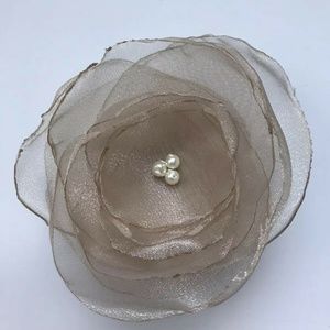 Handmade Alligator Clip Beige Flower